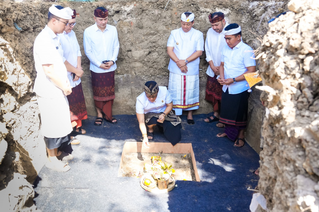 Upacara Pengeruwakan sekaligus Peletakan Batu Pertama Pembangunan TOD Sentral Parkir Kuta